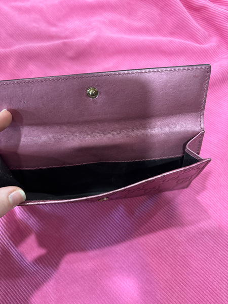 LV225- Pink Gucci wallet with snaps