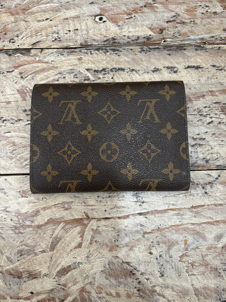 LV203- Louis Vuitton international wallet