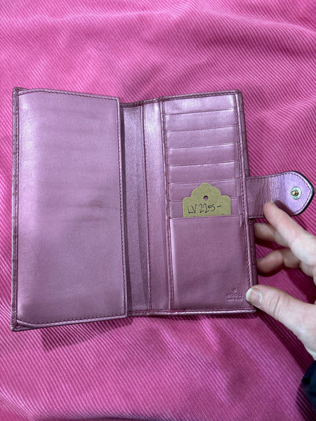 LV225- Pink Gucci wallet with snaps