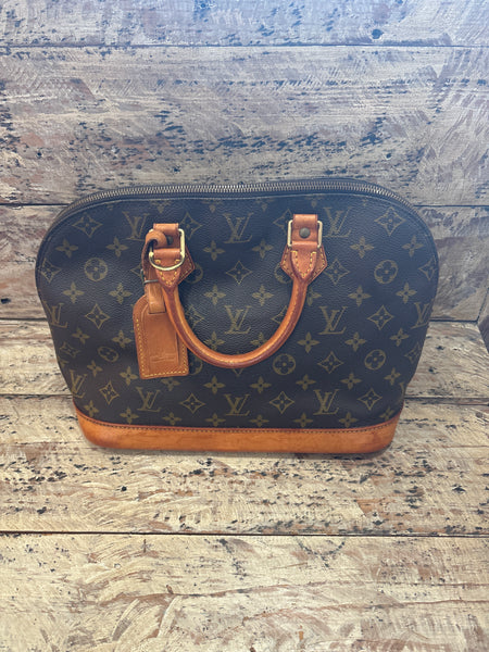 LV152(c)- Louis Vuitton Alma PM