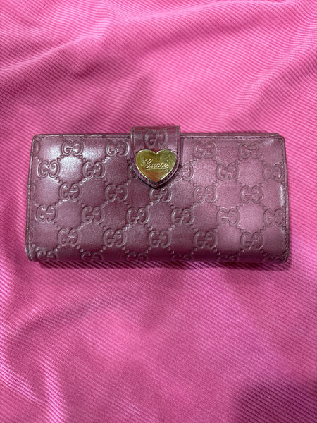 LV225- Pink Gucci wallet with snaps