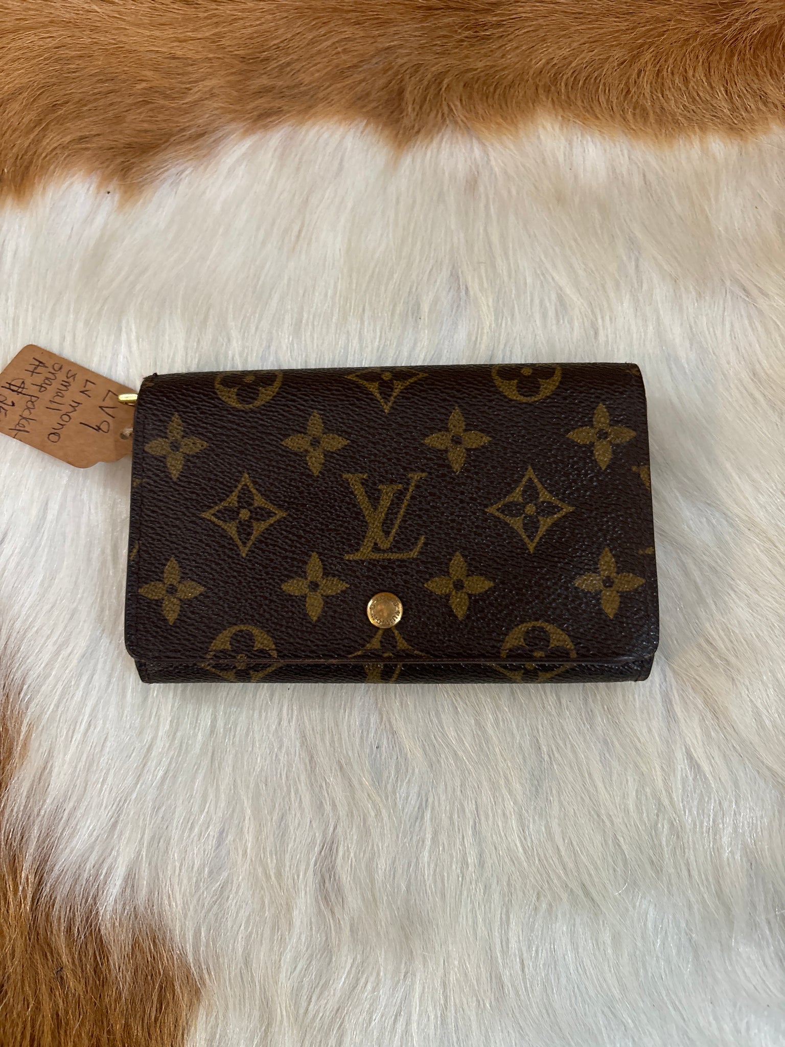 LV9- Louis Vuitton mono small snap wallet