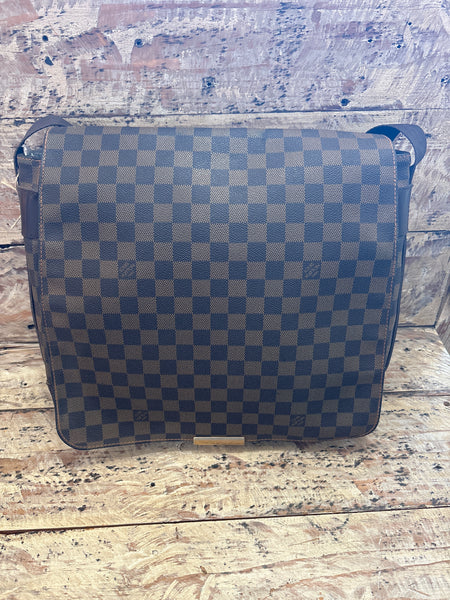 LV192- Louis Vuitton damiere ebene messenger bag