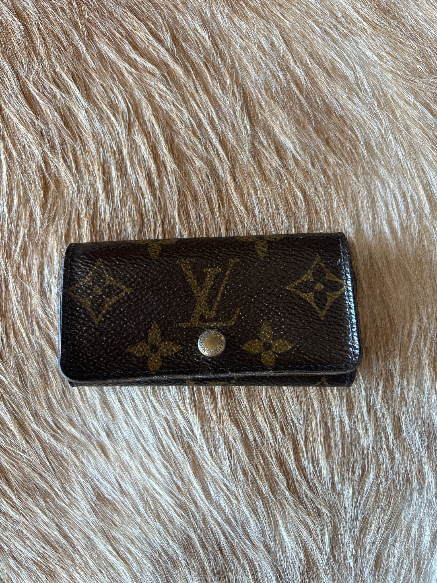 LV153 (B)- Louis Vuitton mono key holder