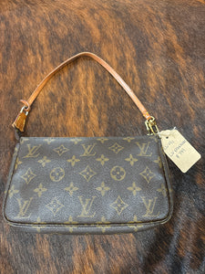 LV191- Louis Vuitton pouchette