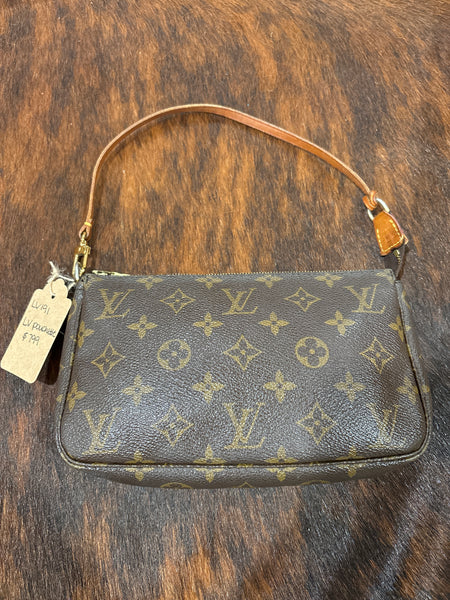 LV191- Louis Vuitton pouchette