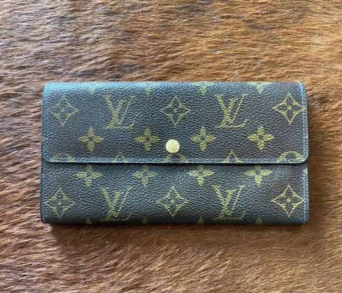 LV229 Louis Vuitton Monogram Sarah Wallet (B)