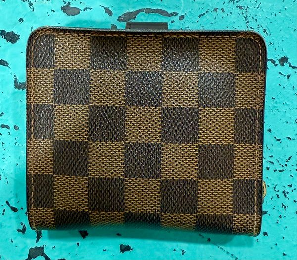 LV27- 2006 Louis Vuitton Damiere Ebene Compact Wallet
