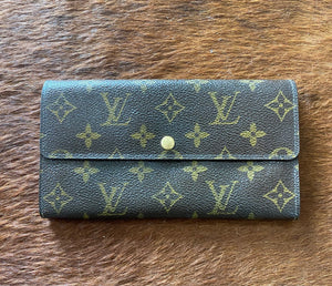 LV229 Louis Vuitton Monogram Sarah Wallet (C)