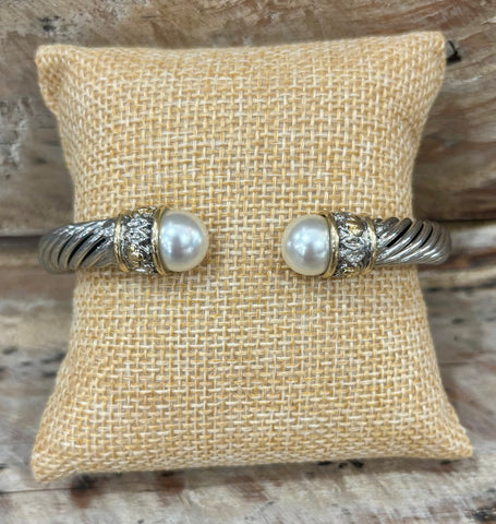 JB382 TT hinged cable bracelet w/ pearl ends