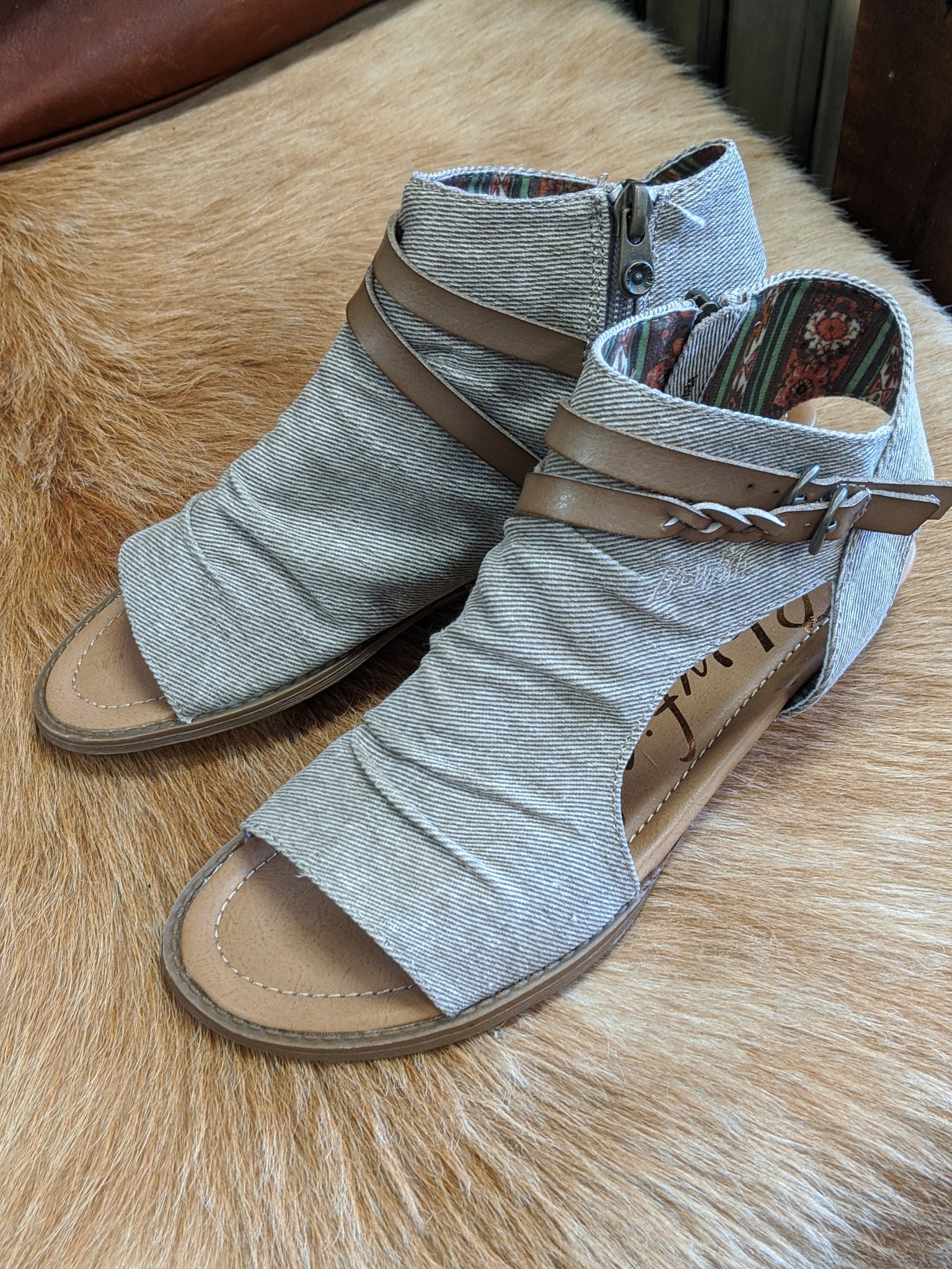 PD Bluemoon Taupe Canvas Shoe